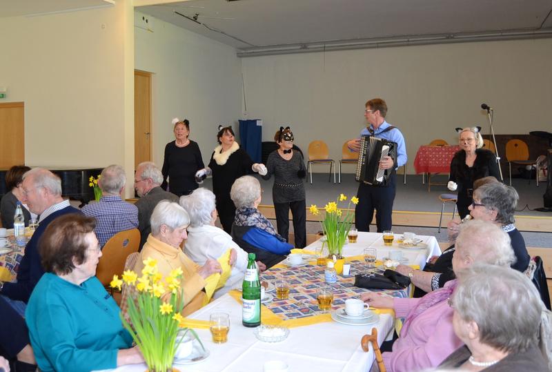 Lions-Pr&auml;sident Frank Kirschthaler und die Lions-Damen sorgten mit Gesang und Theatersketchen f&uuml;r ein stimmungsvolles, kulturelles Rahmenprogramm