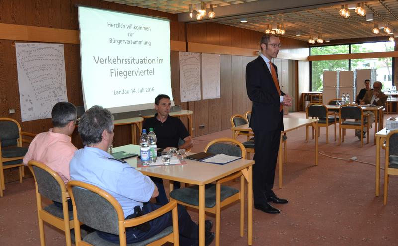 B&uuml;rgerversammlung zur Verkehrssituation im Fliegerviertel - intensive und fruchtbare Diskussion