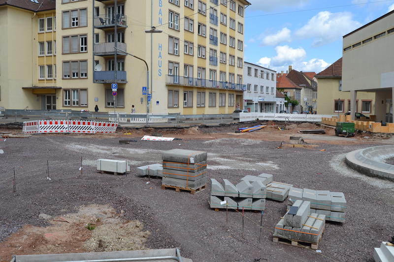 Bis Ende Oktober soll der Bau eines Mini-Kreisels an der Kreuzung Reiterstra&szlig;e/Friedrich-Ebert-Stra&szlig;e/K&ouml;nigstra&szlig;e abgeschlossen sein