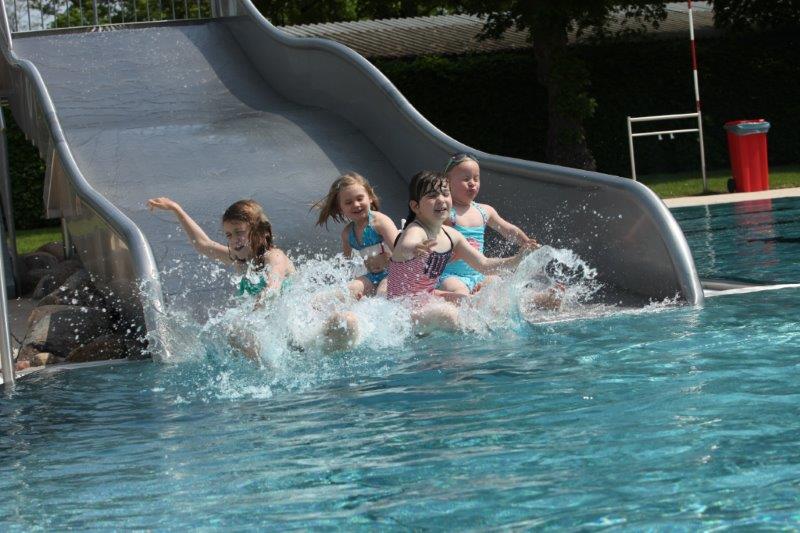 Verk&uuml;rzte &Ouml;ffnungszeiten im Freibad am Prie&szlig;nitzweg, Fr&uuml;hschwimmen im Freizeitbad LA OLA und 1. Hundebadetag