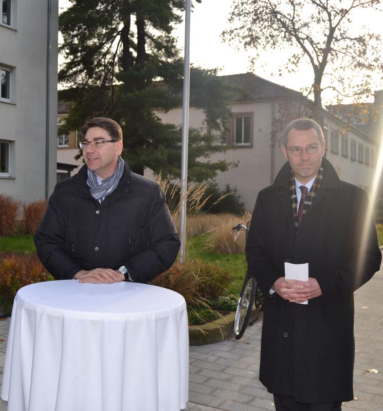 Oberb&uuml;rgermeister Thomas Hirsch und B&uuml;rgermeister Dr. Maximilian Ingenthron bei der offiziellen Wiedereinweihung der Friedrich-Ebert-Stra&szlig;e.