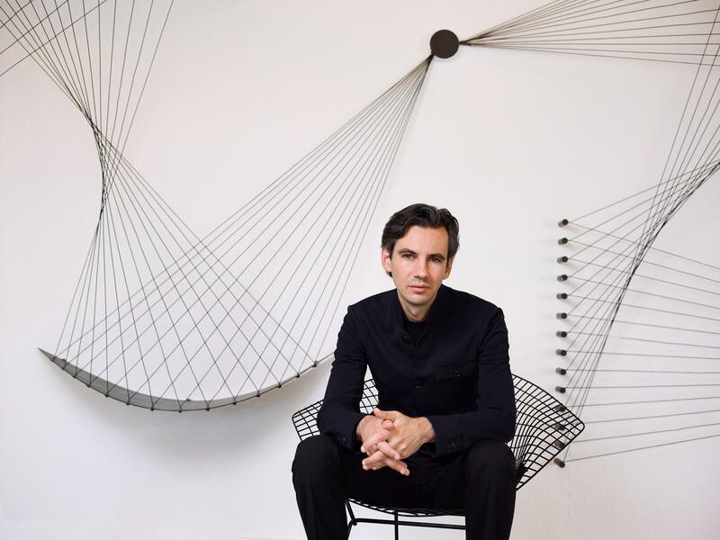 Abonnentinnen und Abonnenten der Abo-Reihe 1 k&ouml;nnen sich noch ein f&uuml;nftes Konzert, das Aboplus-Konzert &raquo;Villa Musica Meisterkl&auml;nge: Martin Stadtfeld&laquo; am 9. Februar dazu buchen. 