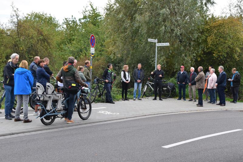 Ein Jahr nach dem Umbau der Landauer Eichbornstra&szlig;e fand jetzt ein Vor-Ort-Termin f&uuml;r Anwohnerinnen und Anwohner statt. 