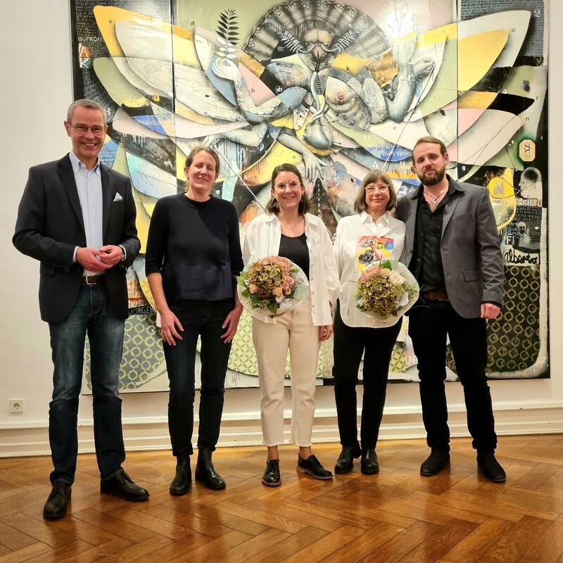 B&uuml;rgermeister Dr. Maximilian Ingenthron, Galeristin und Kunstwissenschaftlerin Dr. Kristina Hoge, die in die Ausstellung einf&uuml;hrte, die neue Kulturabteilungsleiterin Miriam Erb, deren Vorg&auml;ngerin Sabine Haas und K&uuml;nstler Dominik Schmitt bei der Vernissage