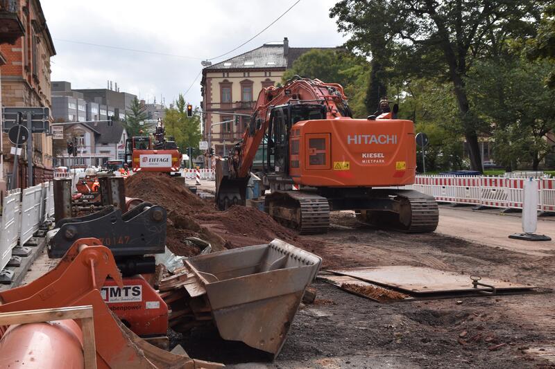 Die Sanierung der Kan&auml;le und Leitungen in der Xylanderstra&szlig;e ist beendet; jetzt zieht die Baustelle weiter in die Schlo&szlig;stra&szlig;e. 