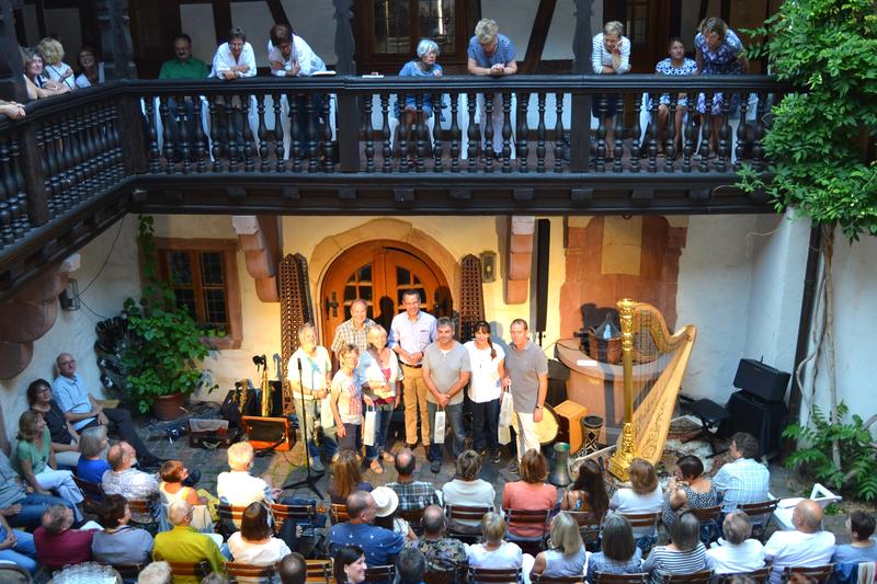 B&uuml;rgermeister und Kulturdezernent Dr. Maximilian Ingenthron, der die &raquo;Kleine Montagsreihe&laquo; im Frank-Loebschen-Haus offiziell er&ouml;ffnete, dankte dem Verein Kulturzentrum Altstadt und dessen Programmausschuss f&uuml;r die herausragende Organisation.