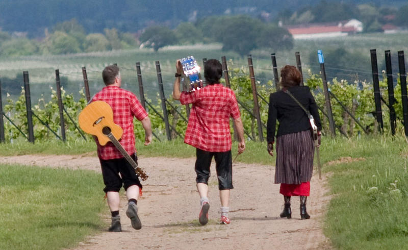 Bei den Goetheparkplaudereien am Sonntag, 6. August, stellt die Band &raquo;Van de Palz&laquo; Ausz&uuml;ge aus ihrem Programm &raquo;ortsnausw&auml;rtszuus&laquo; vor. 