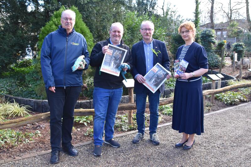 Freundeskreis-Gesch&auml;ftsf&uuml;hrer Gerhard Blumer, Zoodirektor Dr. Jens-Ove Heckel, Beigeordneter Jochen Silbernagel und Zooschulleiterin Dr. Gudrun Hollstein (v.l.n.r.) bei der Vorstellung des Jahresprogramms 2024.