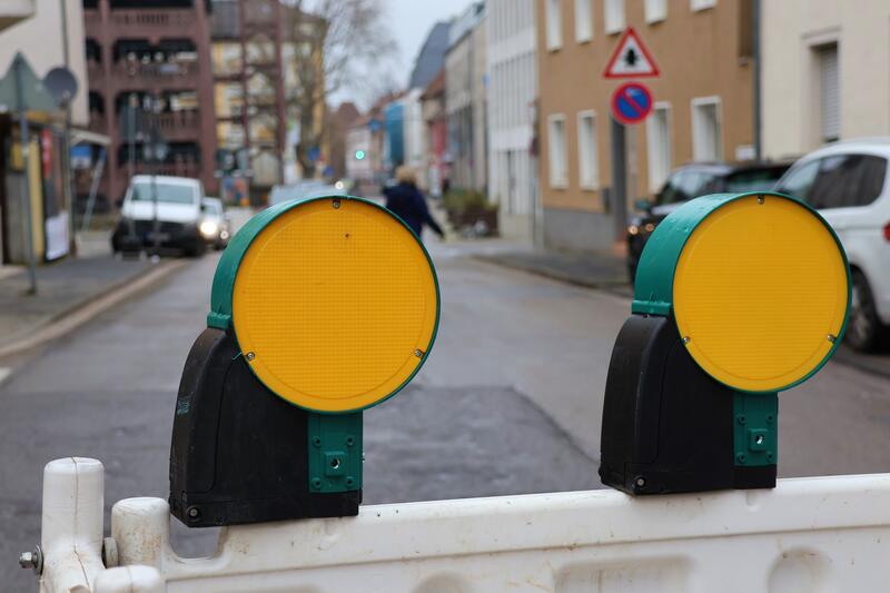 Die Landauer Waffenstra&szlig;e wird zurzeit erneuert und ausgebaut.