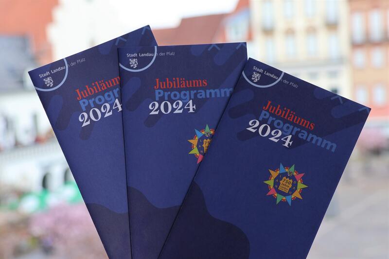 Landau feiert Geburtstag: F&uuml;r den Festumzug am 2. Juni werden noch Anmeldungen von Fu&szlig;gruppen und Festw&auml;gen angenommen.