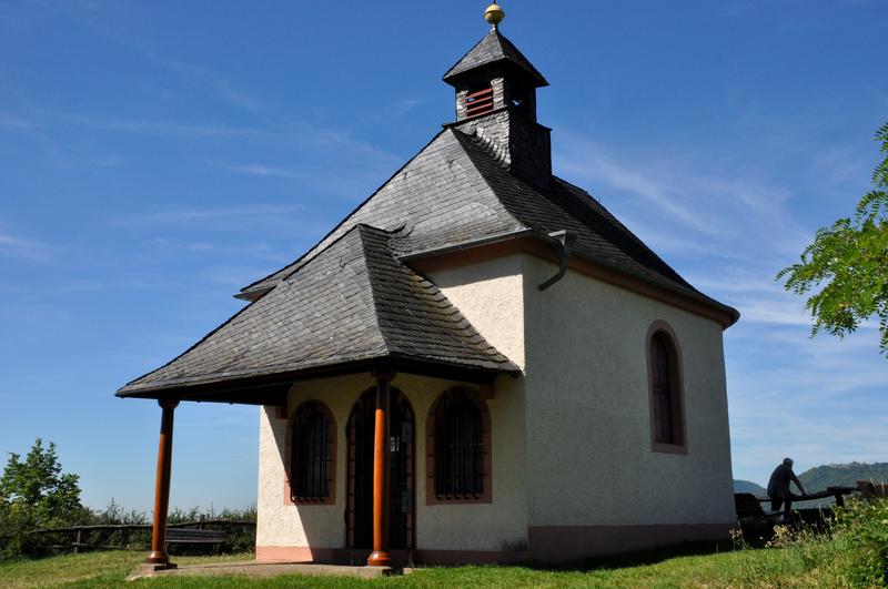 Die Kapelle auf der Kleinen Kalmit. 