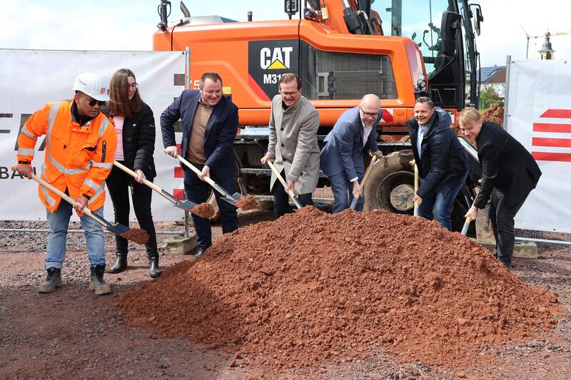 Im Landauer Stadtdorf Queichheim fiel jetzt der Startschuss f&uuml;r  das Neubaugebiet &raquo;S&uuml;dlich Breiter Weg&laquo;.