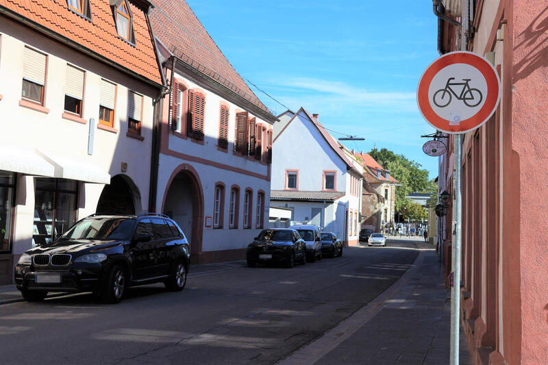 Ab 13. Mai darf die Kramstra&szlig;e in Landau von Radfahrenden in beide Richtungen befahren werden.
