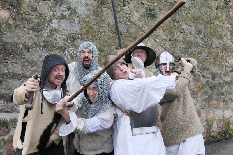 Die beiden Vorstellungen von &raquo;Don Quijote - Eine Einladung zum Scheitern&laquo; des Chawwerusch Theaters finden Open-Air im Konzertgarten der Jugendstil-Festhalle statt.