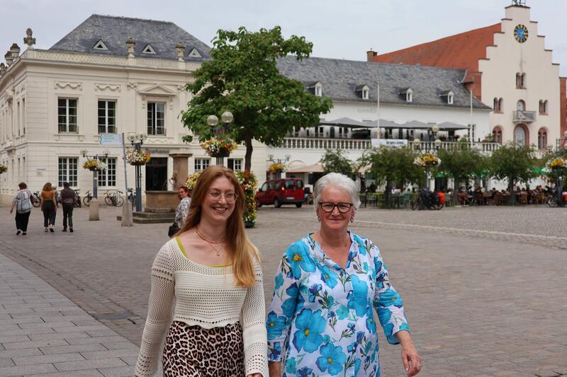 Laura Hess (l.) und Heike Mack freuen sich auf viele Frauen* bei &raquo;Ladies walking & talking&laquo;. 