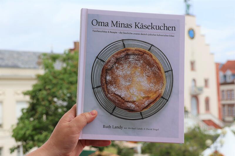 Lesenswert: Die Geschichte der Familie von Ruth Landy, die sie jetzt auf  Deutsch im Landauer Knecht Verlag ver&ouml;ffentlicht hat.