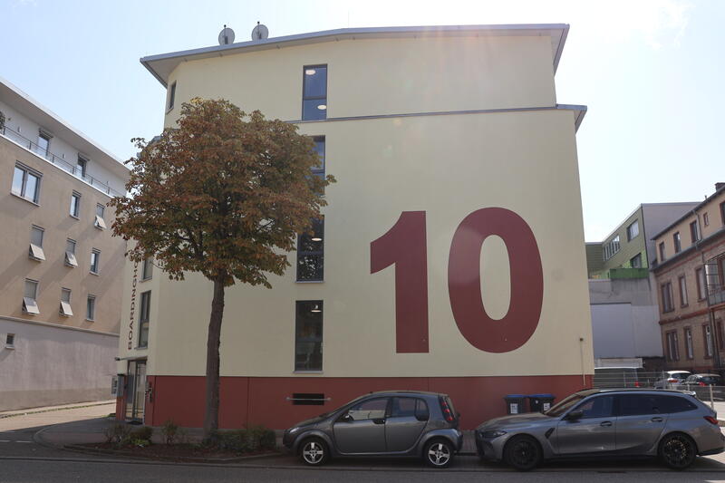 Das Geb&auml;ude in der Industriestra&szlig;e 10 ist bezugsfertig.