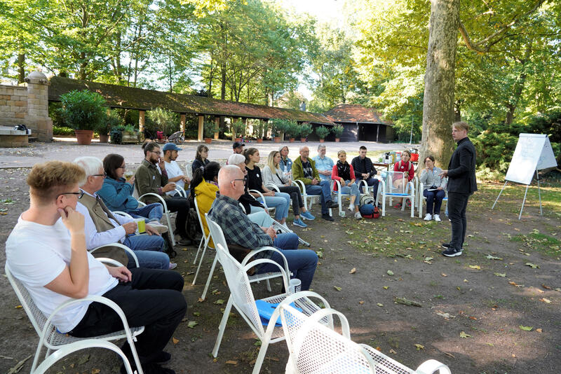 Open air, n&auml;mlich im Landauer Goethepark, fand jetzt die Kickoff-Veranstaltung f&uuml;r den Landauer Klimarat statt. 