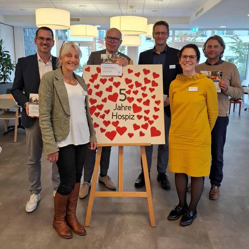 Foto v.l.n.r.: Matthias Beck (Sparkasse S&uuml;dpfalz), Ute Pister (Bethesda Landau), OB Dr. Dominik Gei&szlig;ler (Stadt Landau), Dr. Dietmar Kauderer (Diakonissen Speyer), Nieske Schilling (Bethesda Landau), Dr. Guido Gehendges (Klinikum LD-S&Uuml;W GmbH)