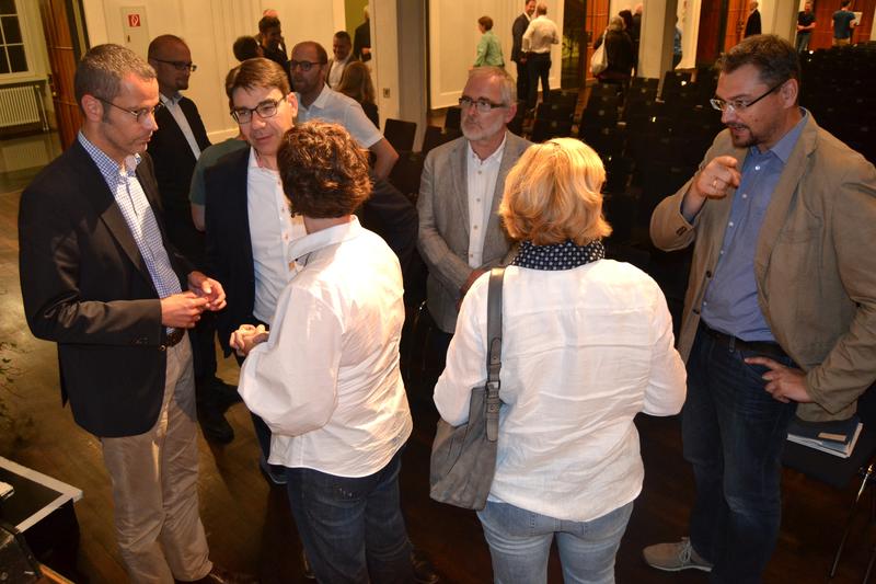 &raquo;Landau baut Zukunft&laquo;: Der Stadtvorstand, Fachleute der Verwaltung und externe Experten informierten jetzt in der Jugendstil-Festhalle &uuml;ber den Fortschritt der Planungen im Zusammenhang mit der Wohnrauminitiative. 
