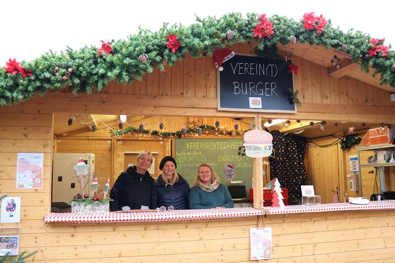 Vereine und soziale Organisationen aus Stadt und Kreis bewirten vier Wochen lang einen Stand auf dem Landauer Nikolausmarkt.