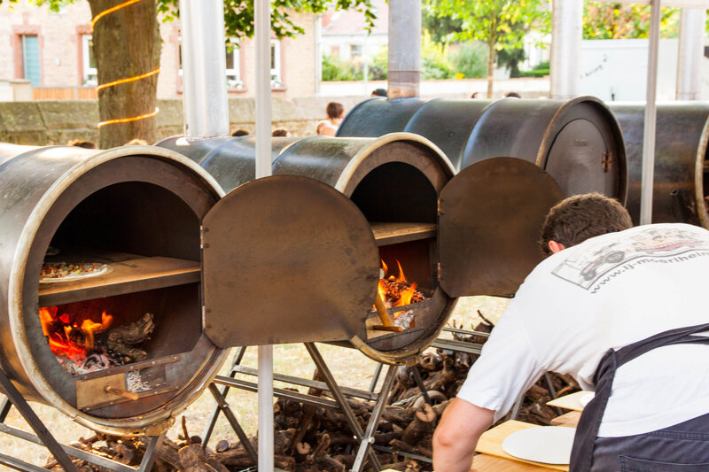 Der ganze Stolz der M&ouml;rlheimer Landjugend: die selbstgebauten Flammkuchen-&Ouml;fen.