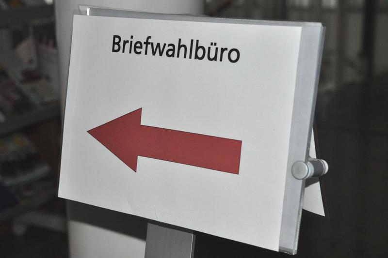 Gut ausgeschildert: Das Briefwahlb&uuml;ro der Stadtverwaltung Landau ist im B&uuml;rgerb&uuml;ro im Erdgeschoss des Rathauses untergebracht. 