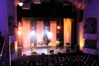 Bild vergr&ouml;&szlig;ern: Immer einen Besuch wert: der Neujahrsempfang der Stadt Landau in der historischen Jugendstil-Festhalle, hier im Jahr 2025 mit der Band Feasco.