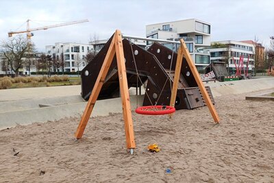 Bild vergr&ouml;&szlig;ern: Die neue Schaukel im Landauer S&uuml;dpark freut sich ab sofort auf viele Kids!