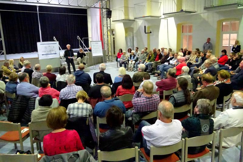 &raquo;Kommune der Zukunft&laquo; ist in den Landauer Stadtd&ouml;rfern angekommen. Die Auftaktveranstaltungen - hier in Godramstein - stie&szlig;en auf gro&szlig;es Interesse und wurden genutzt, um engagiert &uuml;ber die Zukunft des eigenen Orts zu diskutieren. 