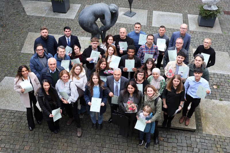 Im Februar sind 46 Menschen aus 25 verschiedenen L&auml;ndern eingeb&uuml;rgert worden. 