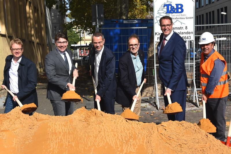 Bundestagsabgeordneter Dr. Thomas Gebhart, Oberb&uuml;rgermeister Thomas Hirsch, B&uuml;rgermeister Dr. Maximilian Ingenthron, Landtagsabgeordneter Wolfgang Schwarz, Alexander Schweitzer, Fraktionsvorsitzender der SPD im rheinland-pf&auml;lzischen Landtag, und Ibrahim T