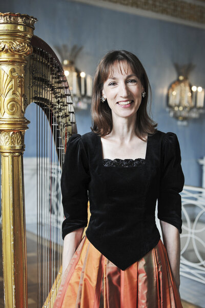 Bild vergr&ouml;&szlig;ern: Harfe Veronika Ponzer 1 - Foto Gabriela Neeb
