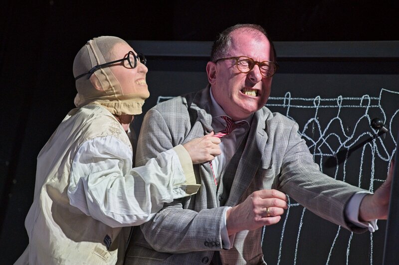 Fotoprobe f&uuml;r das Theaterst&uuml;ck "Achtsam morden" am 29.10.2025 in der Kom&ouml;die am Altstadtmarkt. 
Foto: &copy; Dominique Leppin