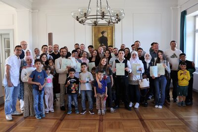 Bild vergr&ouml;&szlig;ern: 55 Menschen erhielten jetzt im Landauer Rathaus die deutsche Staatsb&uuml;rgerschaft.