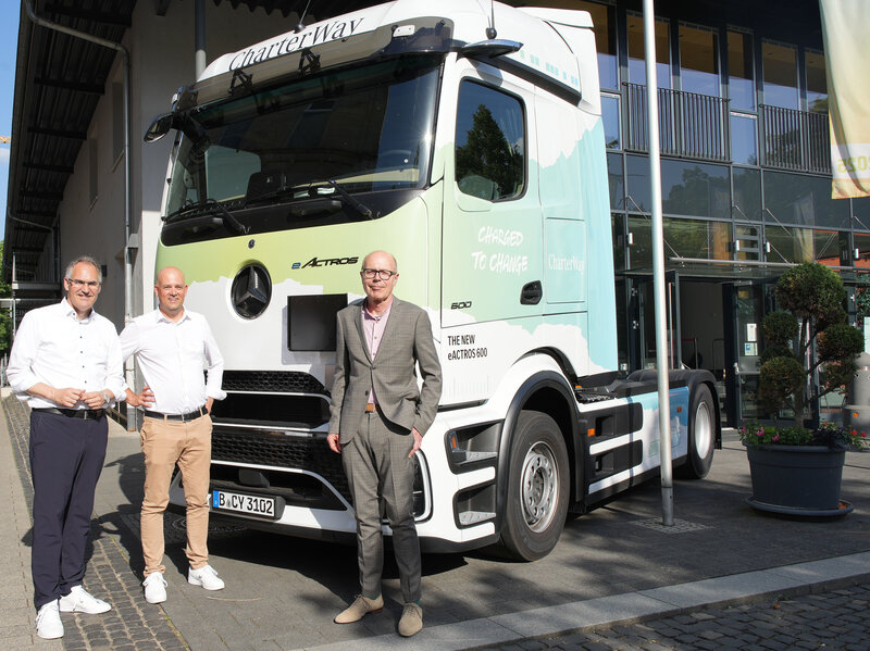 S&Uuml;W-Landrat Dietmar Seefeld, GER-Landrat Martin Brandl und LD-Oberb&uuml;rgermeister Dominik Gei&szlig;ler beim "Forum Ladeinfrastruktur f&uuml;r die Logistik".