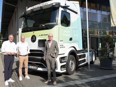 Bild vergr&ouml;&szlig;ern: S&Uuml;W-Landrat Dietmar Seefeld, GER-Landrat Martin Brandl und LD-Oberb&uuml;rgermeister Dominik Gei&szlig;ler beim