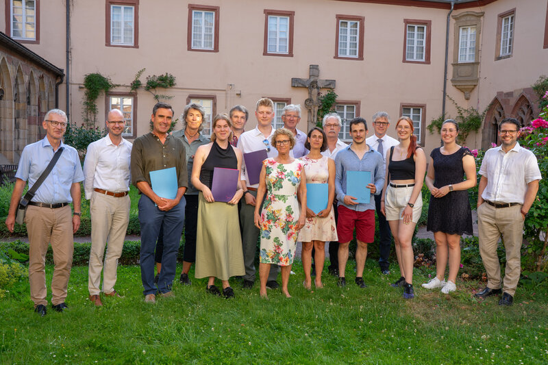Die Verleihung der diesj&auml;hrigen Universit&auml;tspreise des Freundeskreises der RPTU in Landau fand im Gemeindesaal der Augustinerkirche statt und klang anschlie&szlig;end im Kreuzgarten aus.