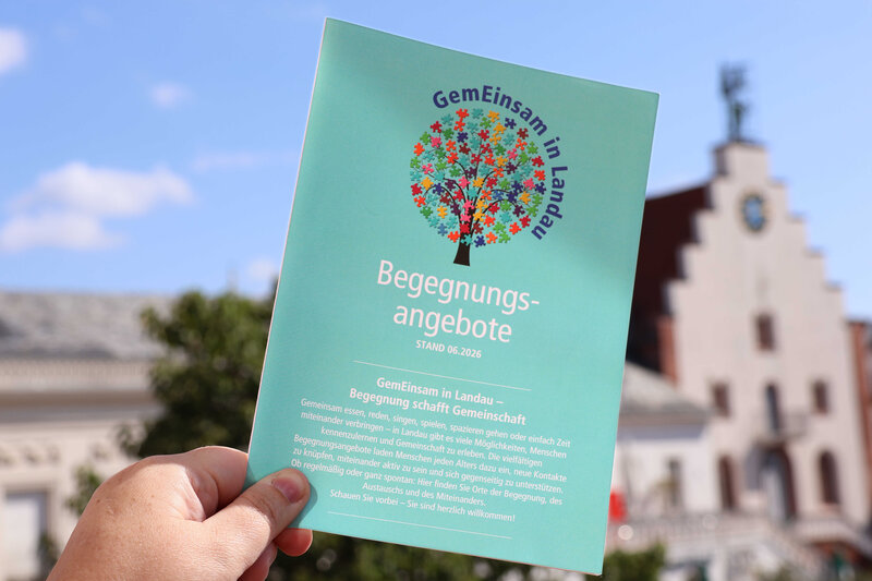 Ein neuer Flyer gibt eine &Uuml;bersicht &uuml;ber Begegnungsangebote in Landau.