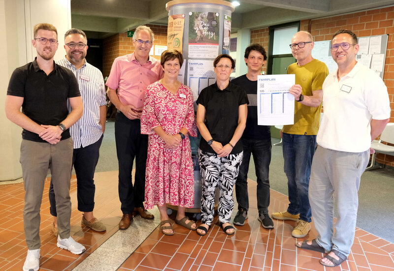 Tauschten sich zum Thema &Ouml;PNV-Verbesserungen f&uuml;r Pflege-Azubis aus: Benjamin Klar, &Ouml;PNV-Referent Landkreis S&Uuml;W, Dr. Marvin Milius (Leiter Pflegeschule Klinikum Landau-S&Uuml;W), S&Uuml;W-Landrat Dietmar Seefeldt, Monika Vogler (Schulleitung Nardini Pflegeschule), K
