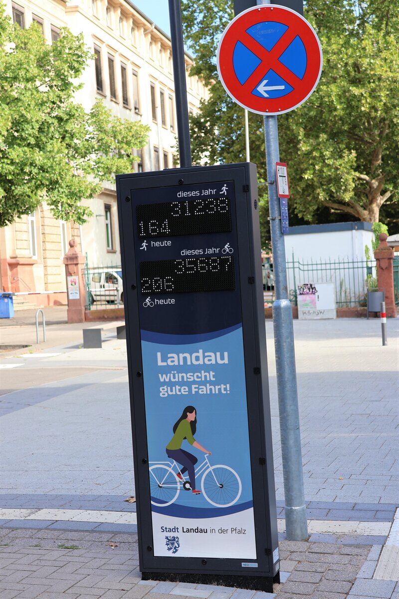 In der Landauer Waffenstra&szlig;e steht eine der beiden neuen Fahrradz&auml;hlstationen.