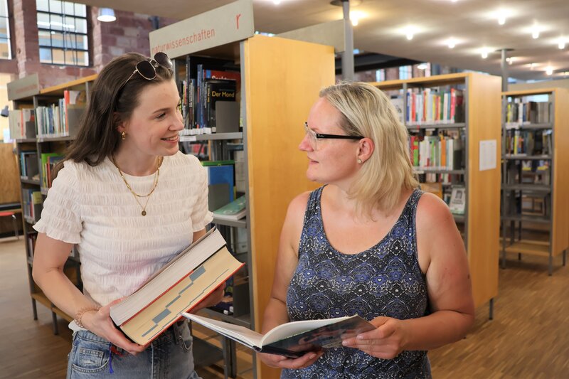 Nach den Sommerferien kann in der Stadtbibliothek Landau wieder zu den &uuml;blichen &Ouml;ffnungszeiten gest&ouml;bert, gelesen und gelernt werden. 
