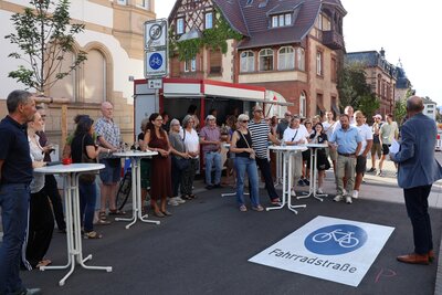 Bild vergr&ouml;&szlig;ern: Gute Neuigkeiten aus der Landauer S&uuml;dstadt: Die Glacisstra&szlig;e und Moltkestra&szlig;e wurden nach der Modernisierung jetzt gemeinsam mit vielen Anwohnerinnen und Anwohnern offiziell eingeweiht.