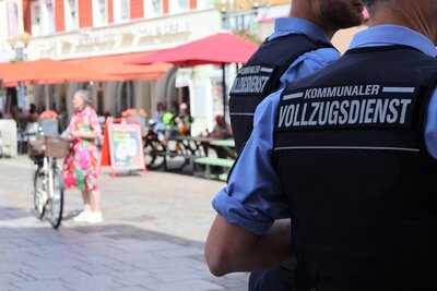Bild vergr&ouml;&szlig;ern: Die Stadt Landau hat k&uuml;rzlich ihre erste angek&uuml;ndigte Schwerpunktkontrolle in der Fu&szlig;g&auml;ngerzone durchgef&uuml;hrt.