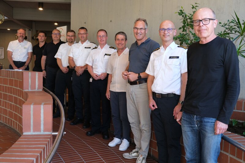 Im Kreishaus S&Uuml;W, von rechts: OB Dominik Gei&szlig;ler, Ren&eacute; Schubert (LfBK-Pr&auml;sident), Landrat Dietmar Seefeldt, Uwe Huth (Kreisbeigeordneter), Christian Neitzer (Abteilungsleiter im LfBK), Matthias Mausbach (Referatsleiter im LfBK), S&Uuml;W-BKI Jens Thiele, Micha