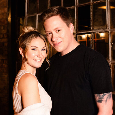 Bild vergr&ouml;&szlig;ern: Popschlager-Duo Neonlicht: Nadine Ellrich und Julian Fiege bringen am Sonntag, 20. September, zum Finale des 133. Landauer Herbstmarkts Partylaune ins Weindorf.