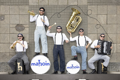 Bild vergr&ouml;&szlig;ern: Mit der norddeutschen Matrosen-Marching-Band Mahoin er&ouml;ffnet am 19. September Palatina Brass.