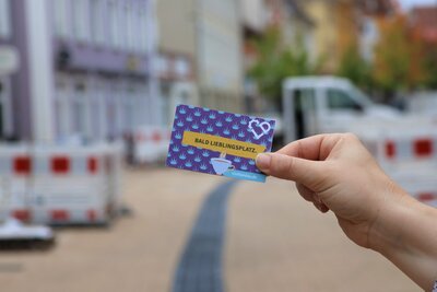 Bild vergr&ouml;&szlig;ern: Kleiner Gutschein, gro&szlig;er Charme: Ein Besuch in der Landauer K&ouml;nigstra&szlig;e lohnt sich immer.