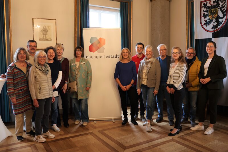 Die Stadt Landau hat bei einer Feierstunde weitere Ehrenamtskarten an engagierte Landauerinnen und Landauer &uuml;berreicht. 