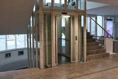 Bild vergr&ouml;&szlig;ern: Der Aufzug im Landauer Rathaus wird erneuert.